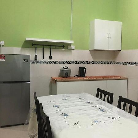 Afza Homestay Sura Free Unifi Kampong Sura Masjid Exterior foto